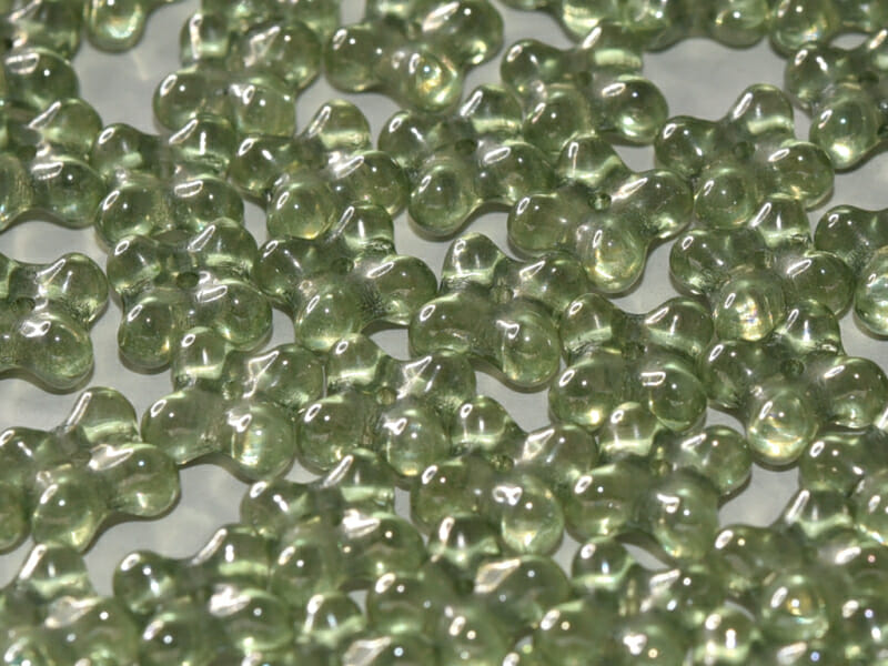Mačkané korálky kytičky 4x7mm, barva zelená crystal 1 Mačkané korálky kytičky 4x7mm, barva zelená crystal