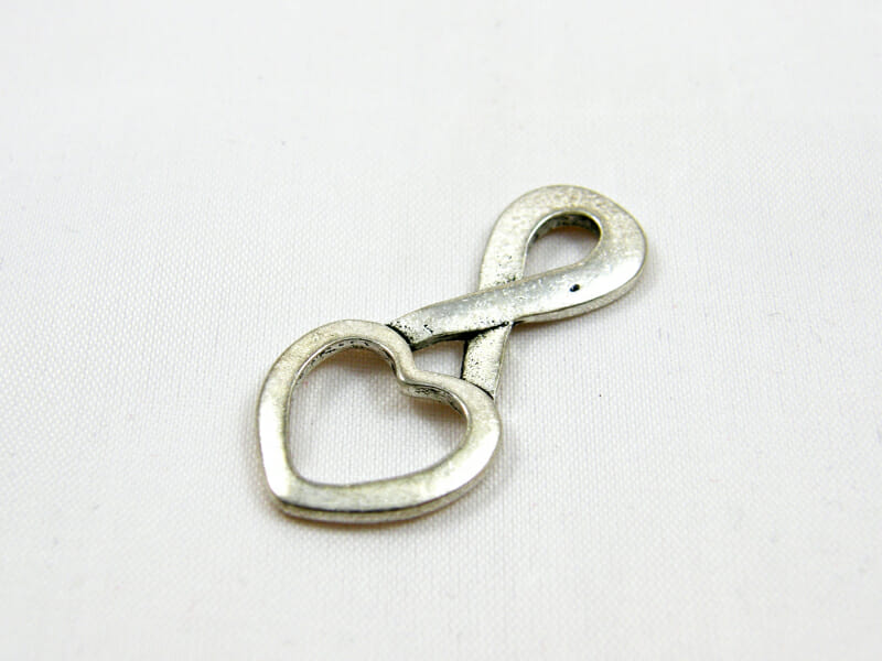 Mezidíl, tvar srdce, rozměr 32x15x2mm, barva starostříbro 1 Mezidíl, tvar srdce, rozměr 32x15x2mm, barva starostříbro