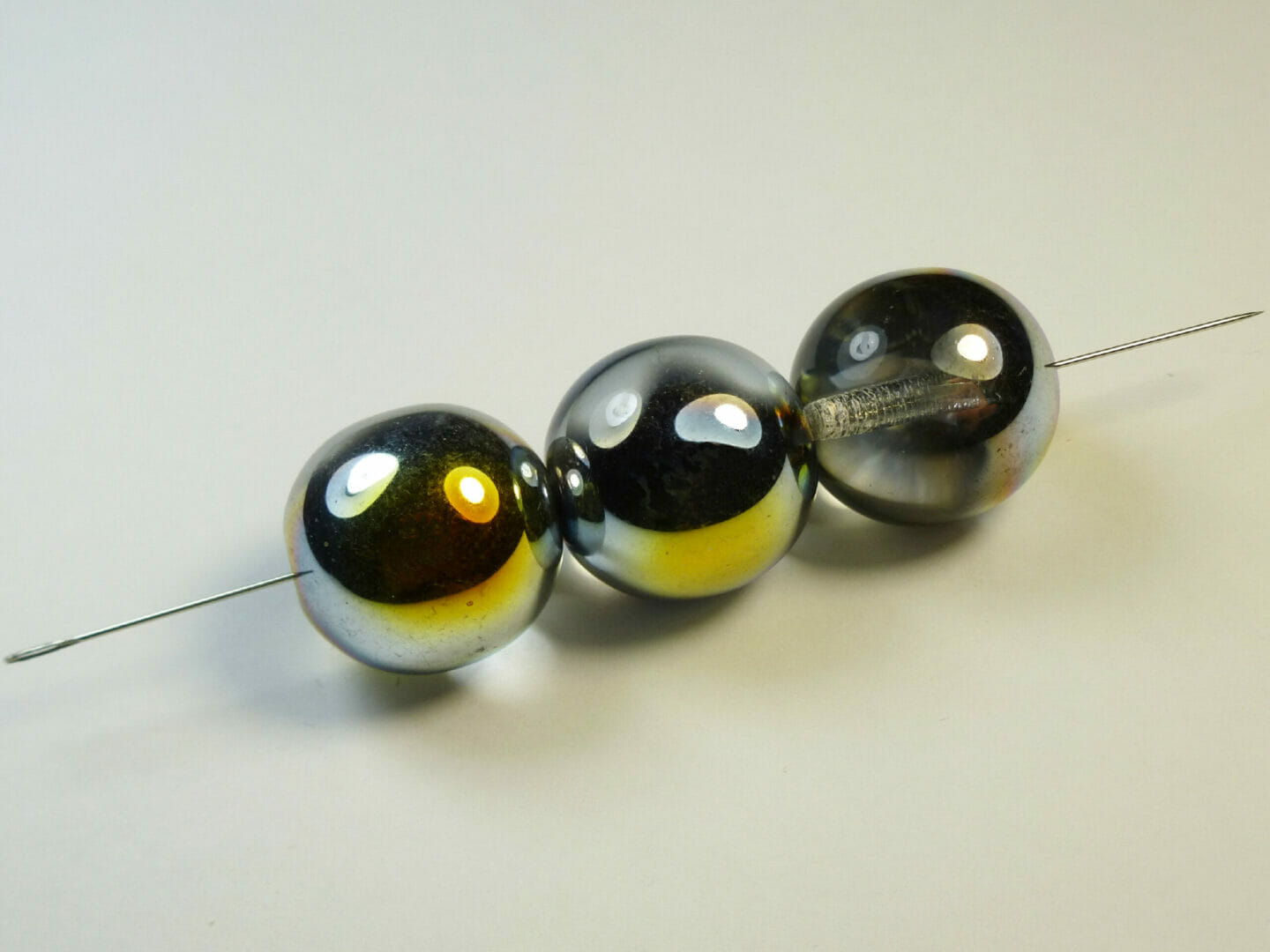 Mačkané korálky kuličky 16mm, barva krystal s úpravou 00030/28001 1 Mačkané korálky kuličky 16mm, barva krystal s úpravou 00030/28001