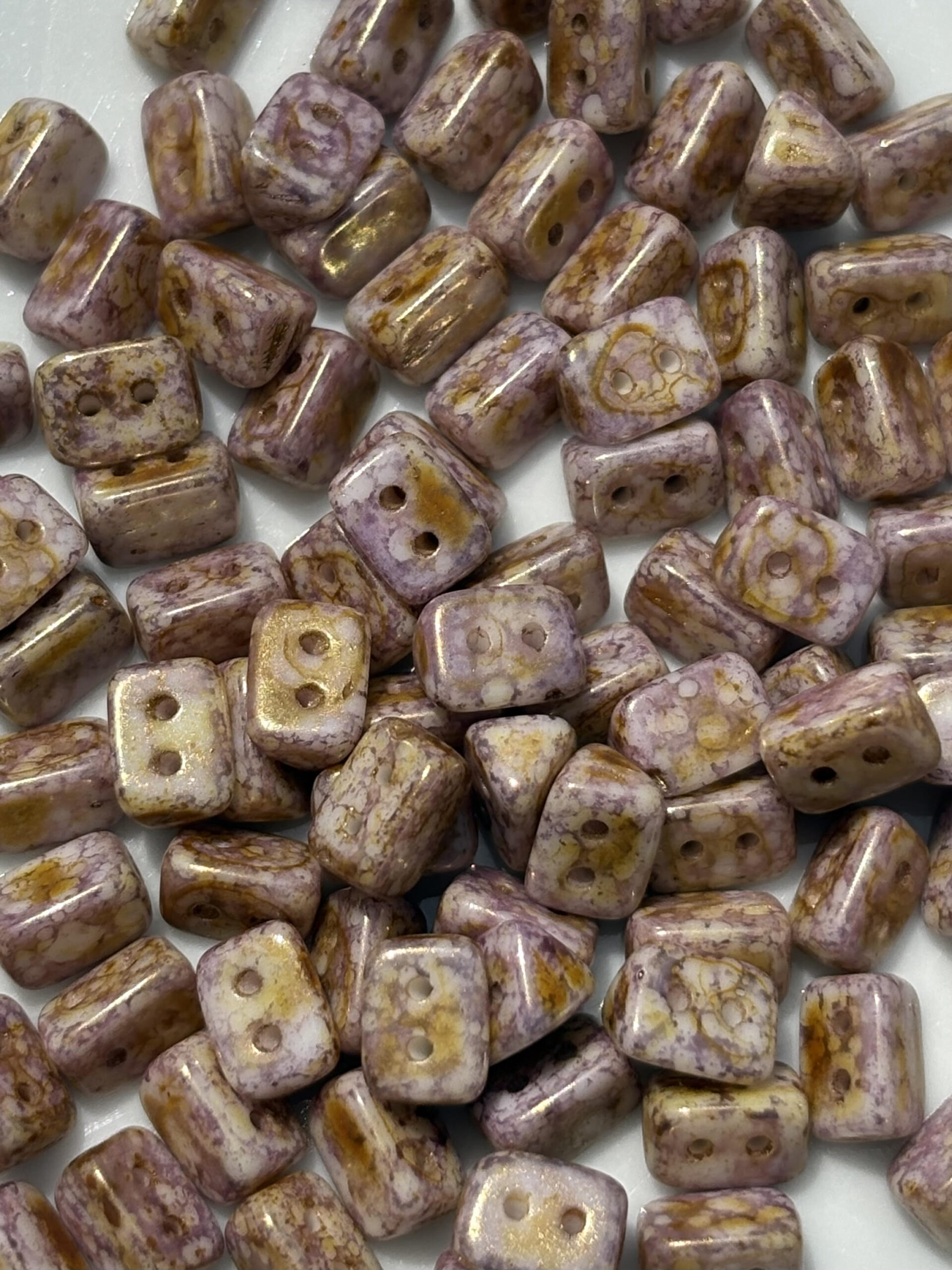 Dvoudírkové korálky Trios 6x4mm, barva bílá s úpravou 15695 1 Dvoudírkové korálky Trios 6x4mm, barva bílá s úpravou 15695