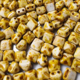 Korálek mačkaný, tvar pyramida, rozměr 8x8mm, barva 02010, zušlechtění 86800