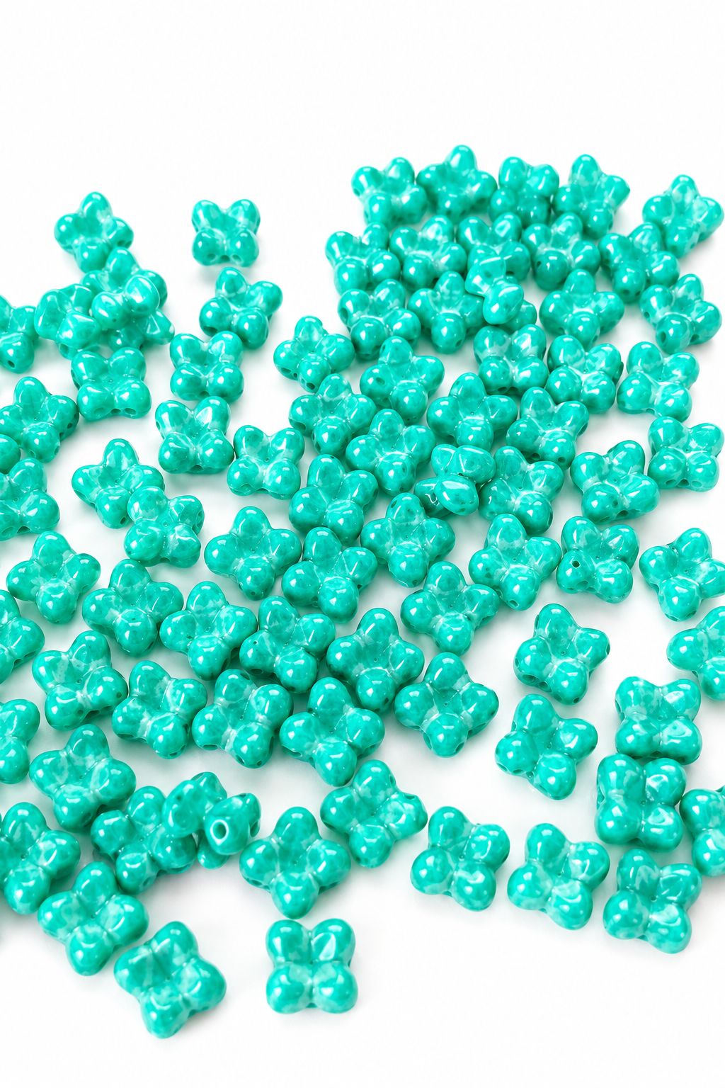 Korálek mačkaný tvar kytička - Quatro beads, dvoudírkový, rozměr 6x9 mm,barva MISH MASH zelená 1 Korálek mačkaný tvar kytička - Quatro beads, dvoudírkový, rozměr 6x9 mm,barva MISH MASH zelená