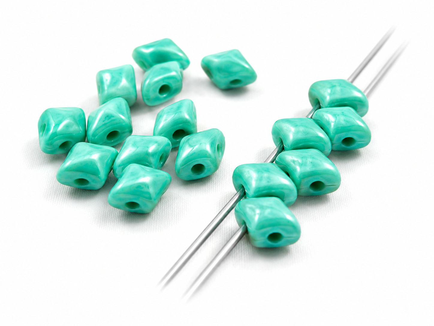 Dvoudírkové korálky Vario 5x3mm, barva M 006-tyrkysová 1 Dvoudírkové korálky Vario 5x3mm, barva M 006-tyrkysová