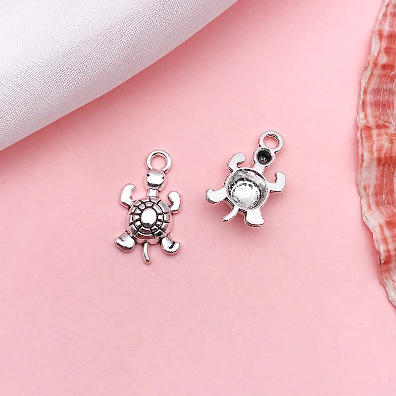 Přívěsek, tvar želva, kod 10361 rozměr-18,5x10 mm , barva starostříbro 1 Přívěsek, tvar želva, kod 10361 rozměr-18,5x10 mm , barva starostříbro